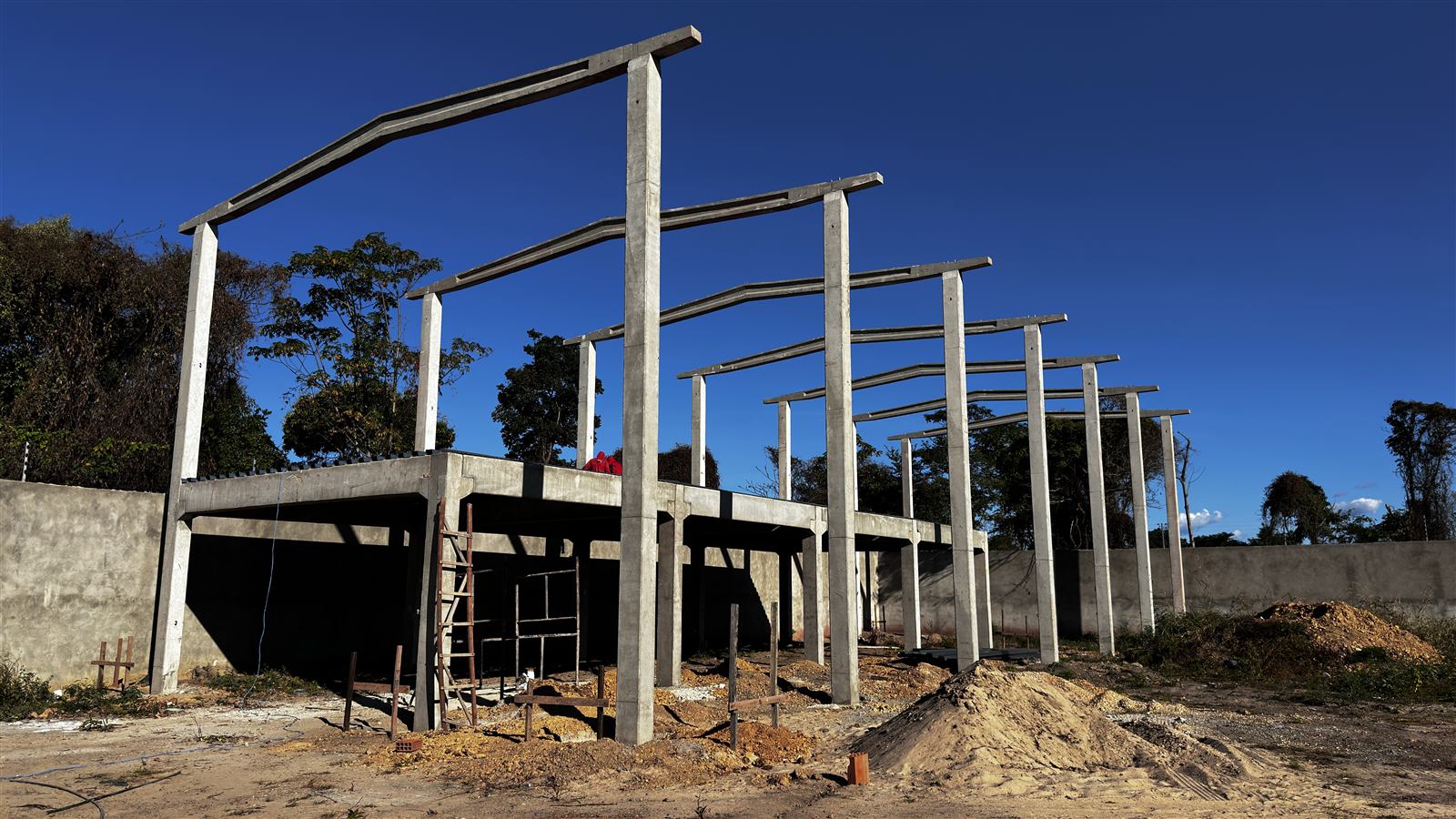 Pilares e vigas pré-moldadas em elevação