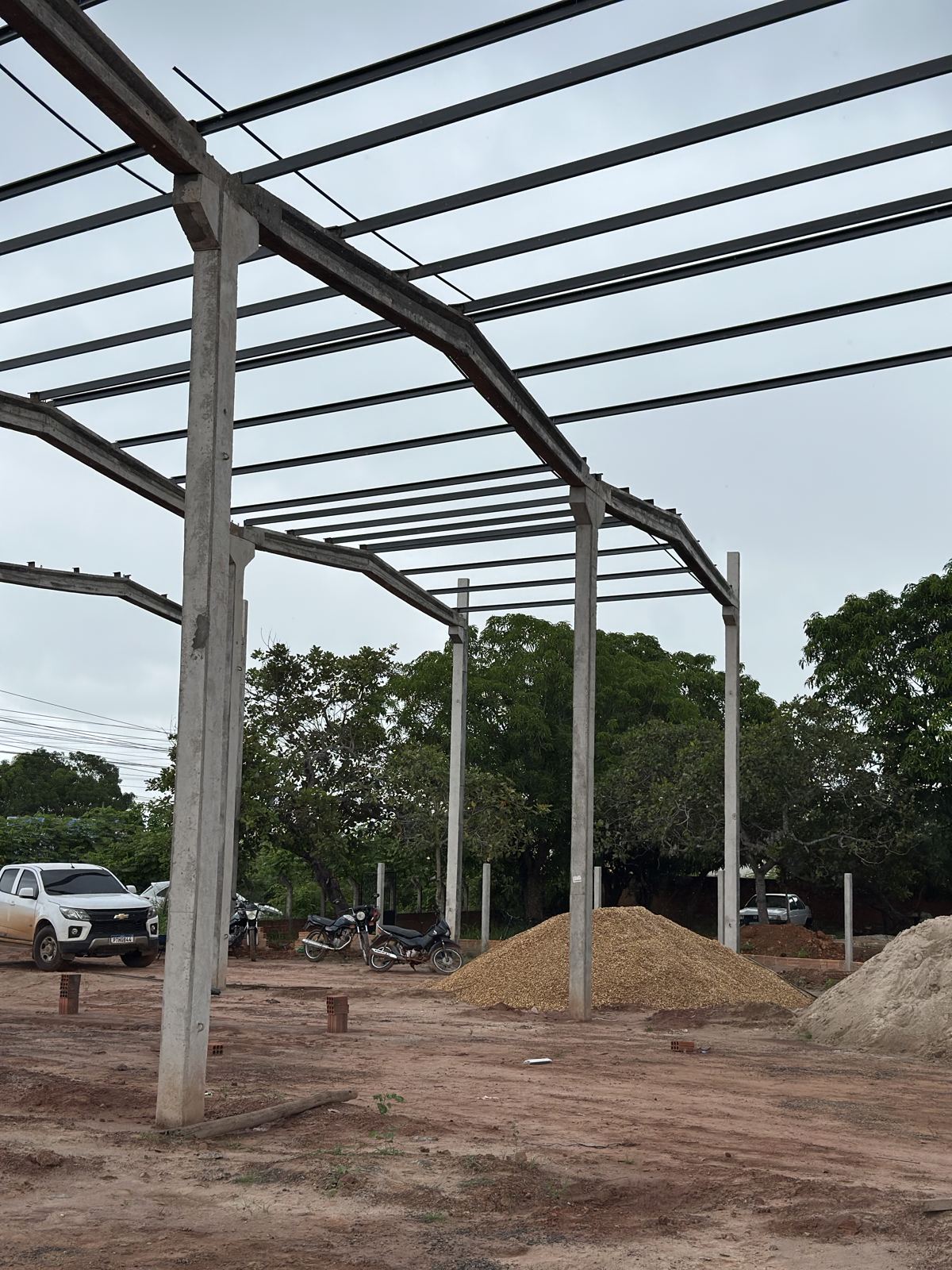 Galpão comercial em Altos (PI), montagem da estrutura